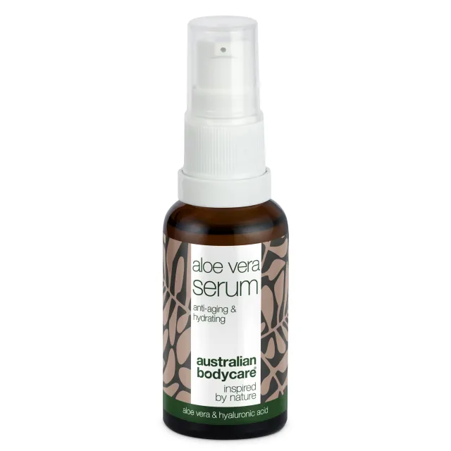 Aloe Vera & E-vitamin Serum  -  Reducerer rynker og fugter — Aloe Vera & E-vitamin Serum udjævner fine linjer og giver glød. Med hyaluronsyre, vitamin E og Kakadu Plum for fast og fugtmættet hud. - 1 stk.