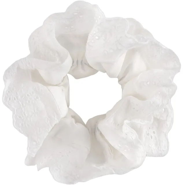 Broderie Scrunchie
