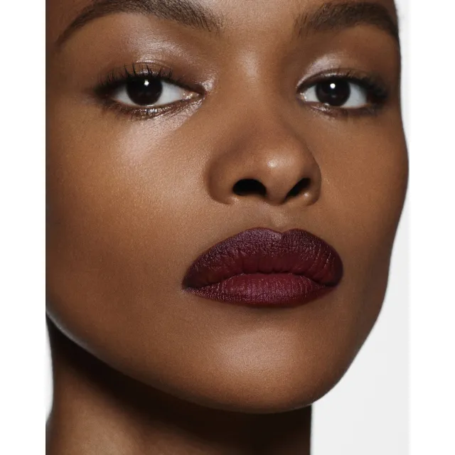 Lip Definer